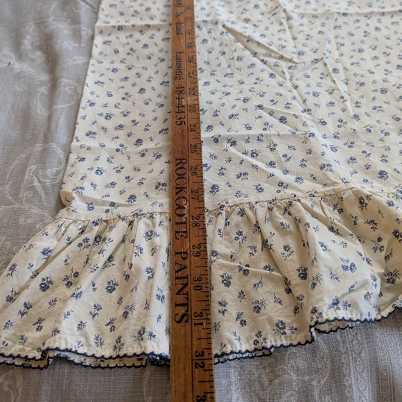 Ralph Lauren calico blue and white floral pillows cases w/ ruffles - Picture 3 of 6